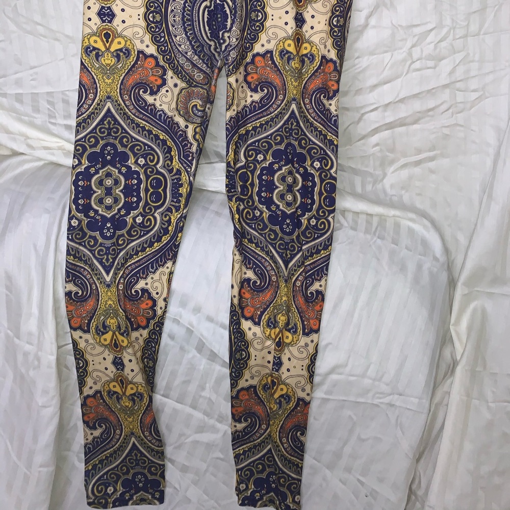 Pattern Design Leggings - Picture 3 of 4